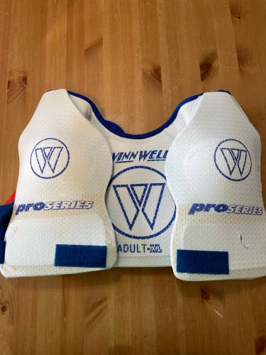WinnWell Hockey XL Shoulder Pads  pro Series