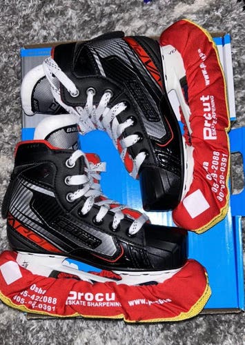 New Bauer Regular Width Size 1 Vapor X2.7 Hockey Goalie Skates