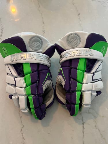 *NEW* Maverik lacrosse gloves - Small
