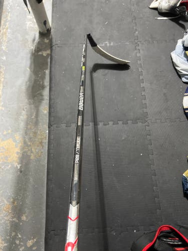 Senior Right Handed P28 Vapor Hyperlite Hockey Stick