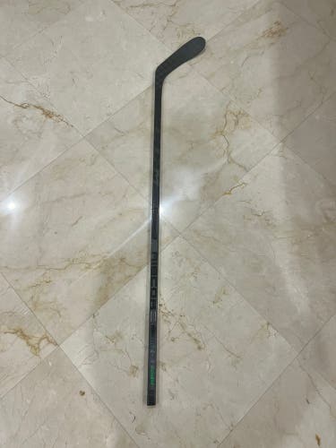 Intermediate Right Handed P28  Trigger 6 Hockey Stick