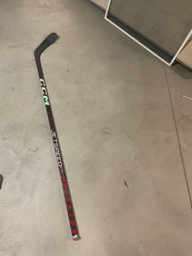 Senior Right Handed P28 JetSpeed FT5 Pro Hockey Stick