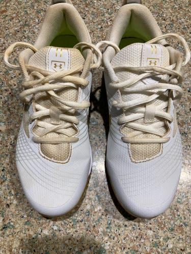 White Used Women's Size 6 Metal Under Armour Low Top Glyde Street