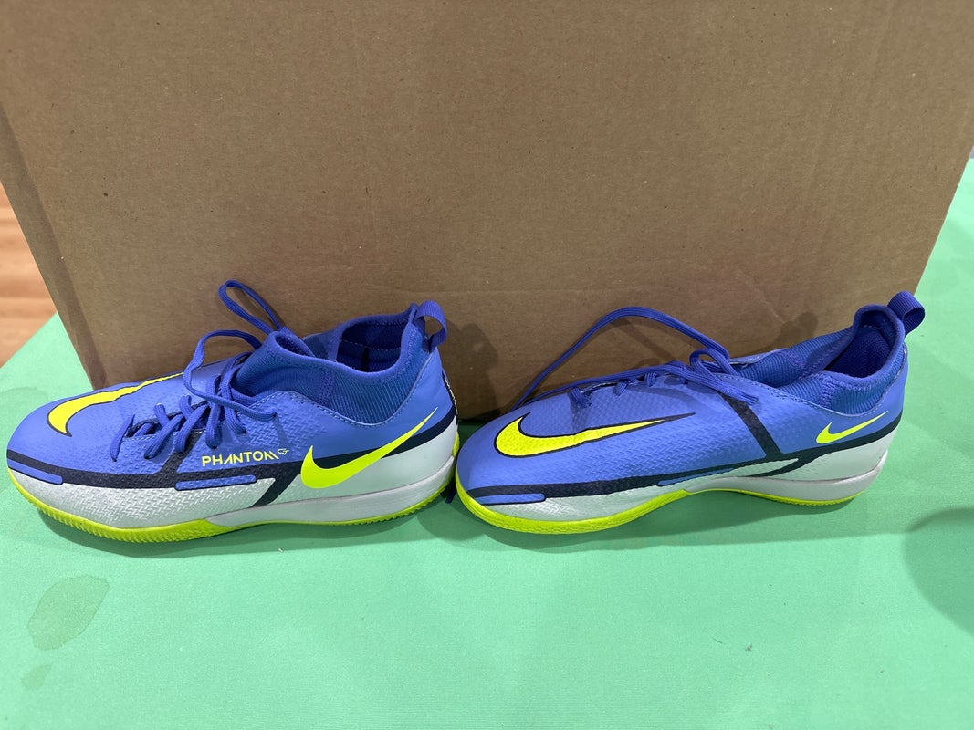Used Nike Phantom GT Turf Soccer shoes Size: 5Y