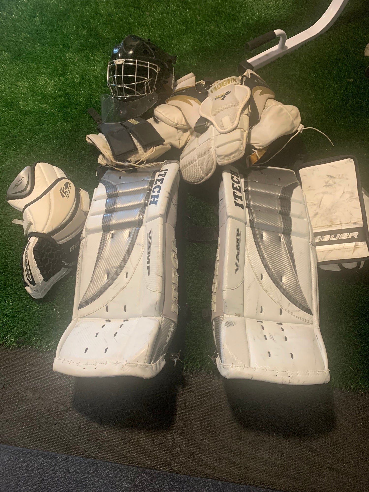 Hockey goalie set SidelineSwap