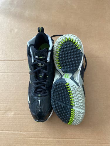 New Size 8.0 Mid Top Burn Turf Shoes