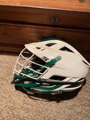 Player's Cascade S Helmet