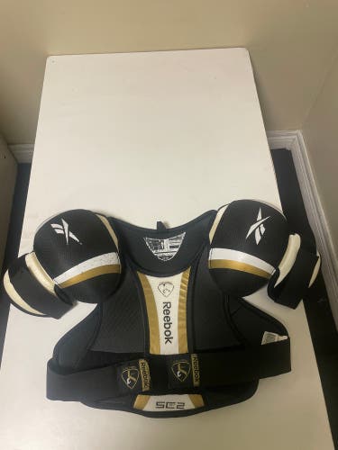 Reebok SC87 2 Shoulder Pads Jr M, Used