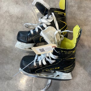 Youth Used CCM super tacks 9350 Hockey Skates D&R (Regular) 12.0