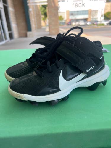 Used 4.0y Nike Trout Footwear