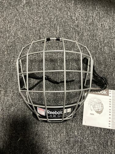 Reebok 5k Cage Large New