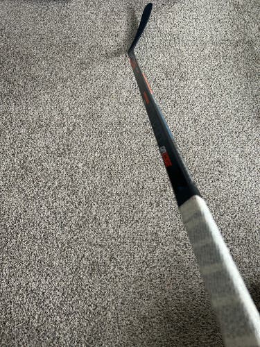 Intermediate Right Handed W03  Covert QR Edge Hockey Stick