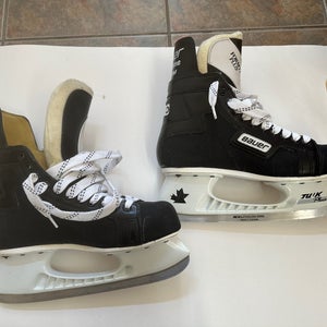 NOS Bauer Regular Width Size 9 3/4 Supreme Hockey Skates