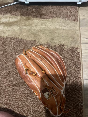 Infield 11.5" A2000 Baseball Glove
