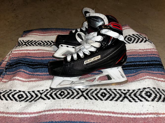 Senior Used Bauer vapor x900 Hockey Goalie Skates Regular Width Size 5.5