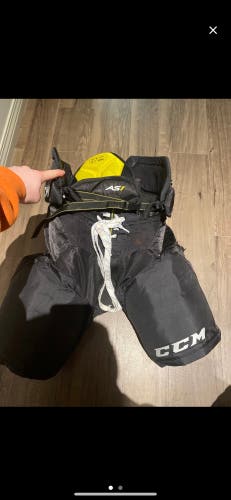 Senior Medium CCM Hockey Pants And CCM Backpack bundle