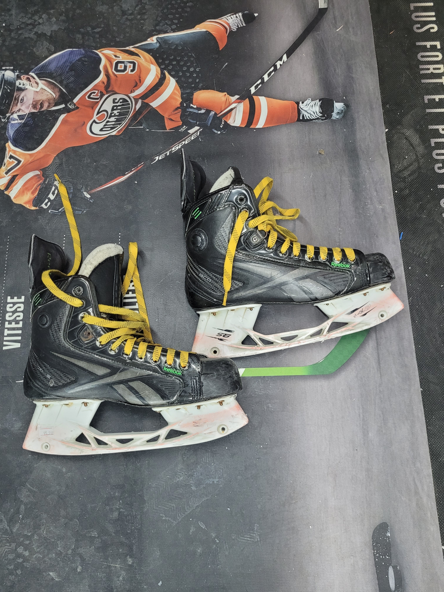 Senior Used 8.5D Reebok RibCor Hockey Skates Regular Width Pro Stock Size 8.5