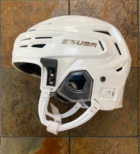 Used Large Bauer Re-Akt 150 Helmet