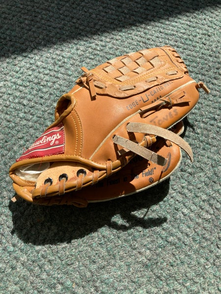 Used Rawlings Right Hand Throw Pitcher Baseball Glove 10"