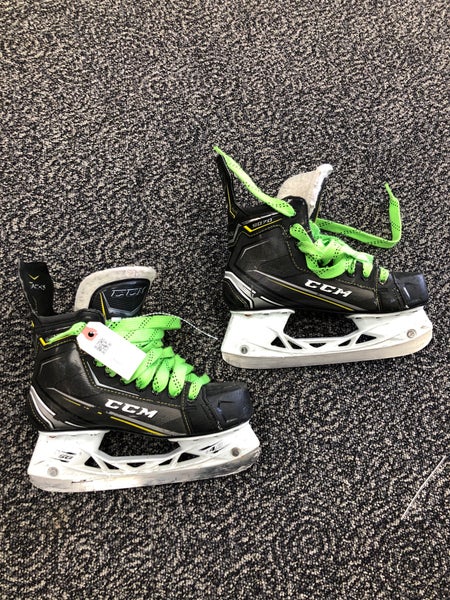 Junior Used CCM Tacks 9070 Hockey Skates EE (Extra Wide) 5.0
