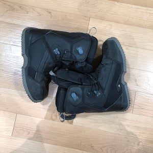 Used Men's 11.5 Salomon Snowboard Boots