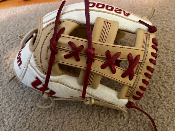 Softball glove NWOT a2000 11.75