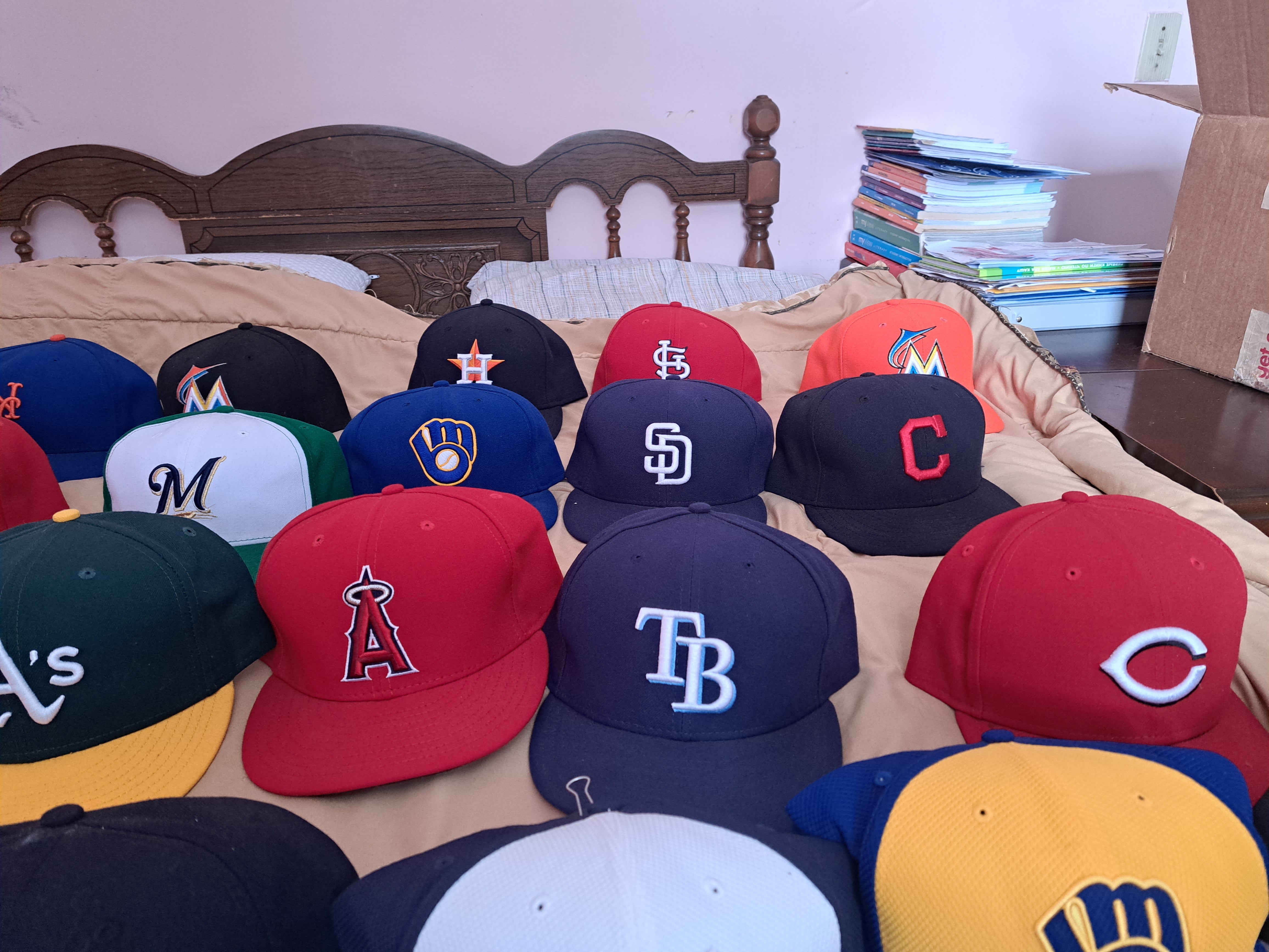 Adult Men's Used 8 New Era MLB Fitted Hat Bundle