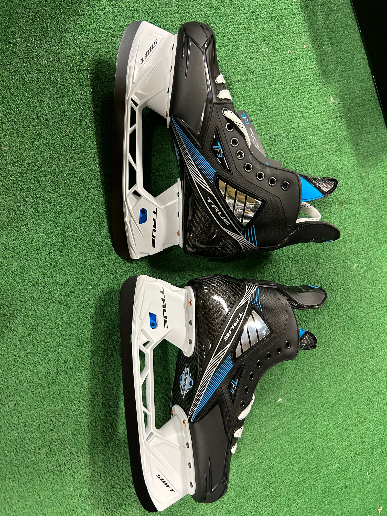 Senior New True TF9 Hockey Skates Regular Width Size 8