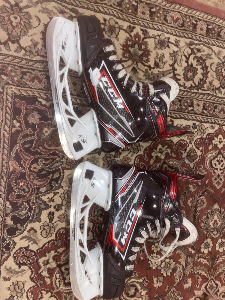 Used CCM Regular Width Size 4.5 JetSpeed FT490 Hockey Skates