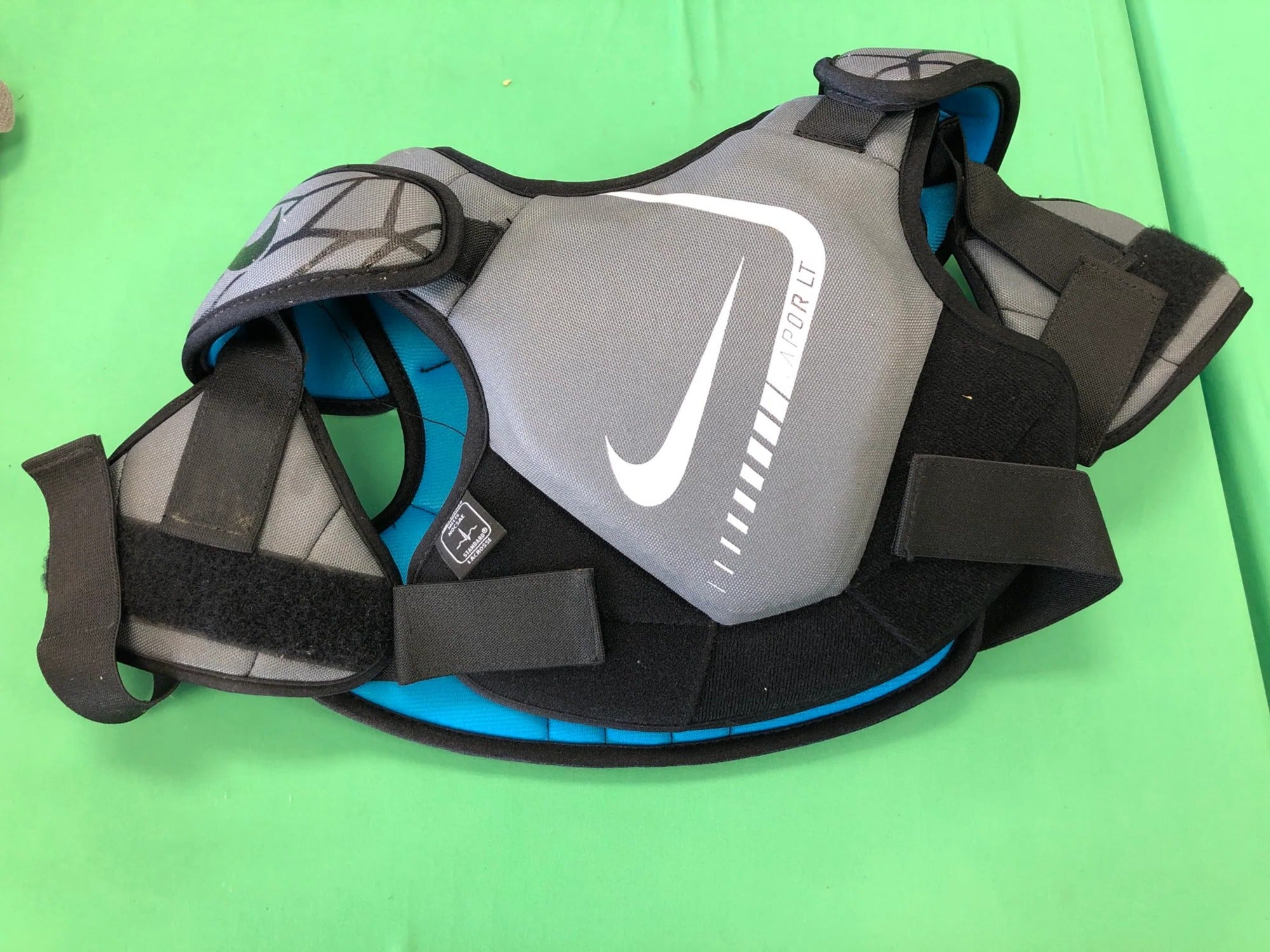 Used Nike VAPOR LT SM Lacrosse Shoulder Pads Lacrosse Shoulder Pads