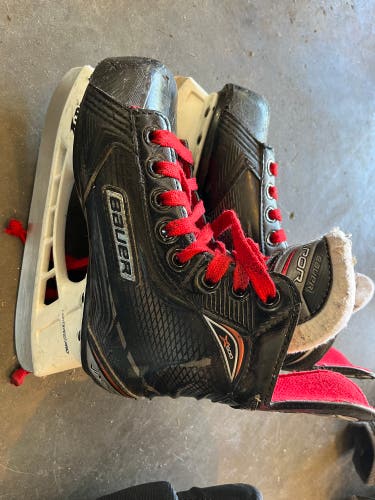 Used Bauer Extra Wide Width 12.5Y Vapor X500 Hockey Skates