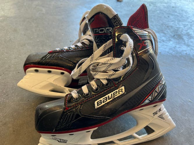 Used Bauer Extra Wide Width Size 4.5 Vapor X2.7 Hockey Skates