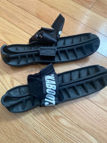 Skaboots Walkable Skate Guards