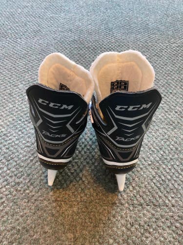 Youth Used CCM Tacks 9040 Hockey Skates 10