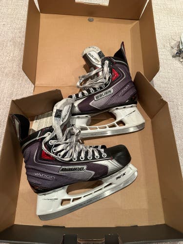 Senior Bauer Regular Width Size 8 Vapor x50 Hockey Skates