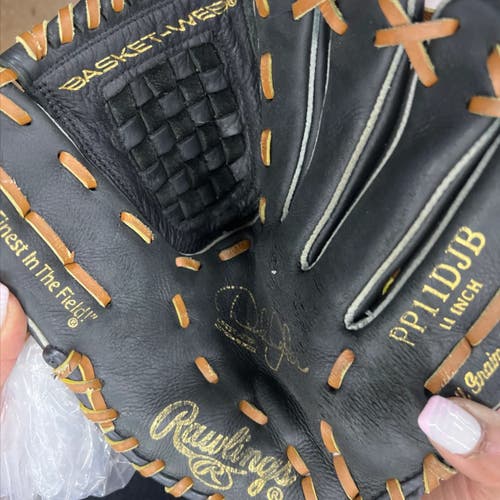 Used Rawlings Right Hand Throw Pitcher Baseball Glove 11"
