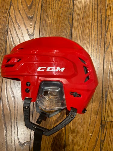 New Medium CCM  Tacks 210 Helmet