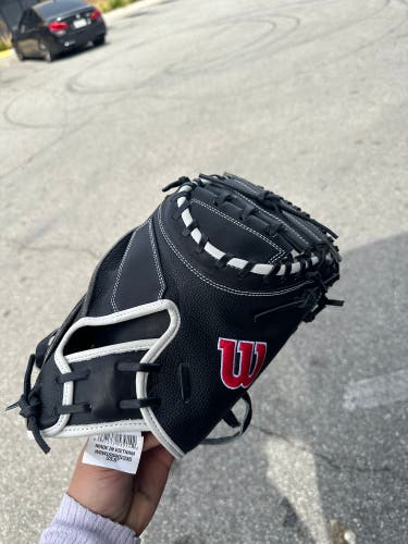 Right Hand Throw 33.5" A2000 Baseball Glove