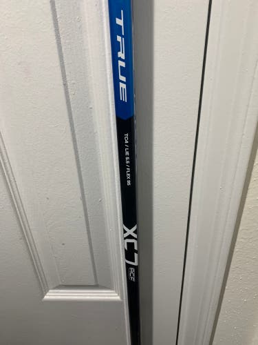 Senior Right Handed TC4 XC7 ACF Hockey Stick