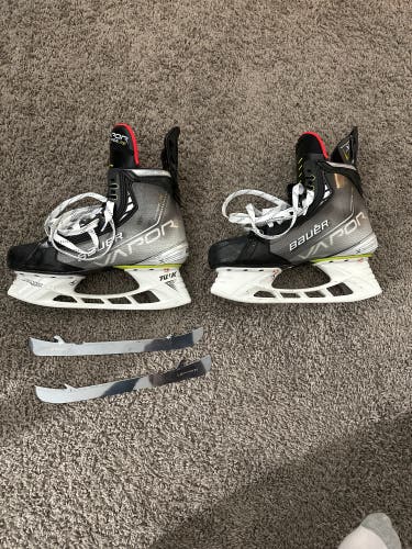 Used Bauer Regular Width Size 8 Vapor Hyperlite Hockey Skates