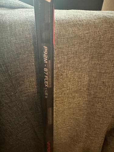 New Right Handed P92M  Vapor FlyLite Hockey Stick