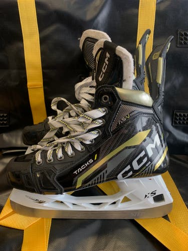 Senior Used CCM Tacks ASV Pro Hockey Skates Regular Width Size 8
