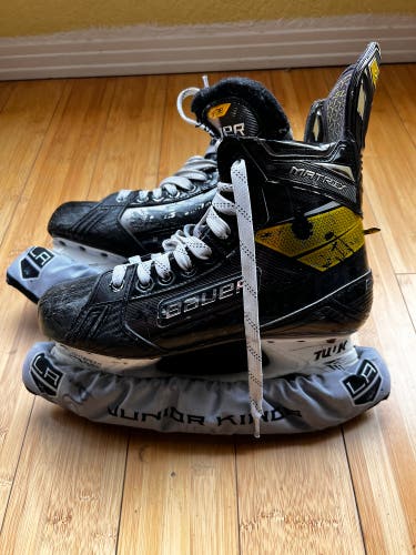 Used Bauer Wide Width Size 7 Supreme matrix Hockey Skates