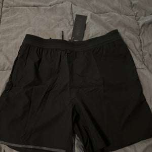Alphalete studio 5 inch shorts