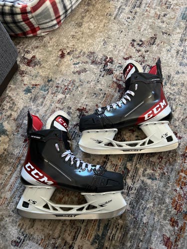 Used CCM Size 8.5R JetSpeed FT485 Hockey Skates