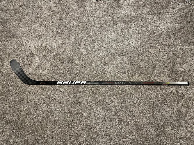 P28 Vapor Hyperlite Hockey Stick