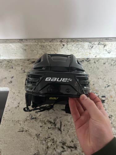 Used Medium Bauer Re-Akt 150 Helmet