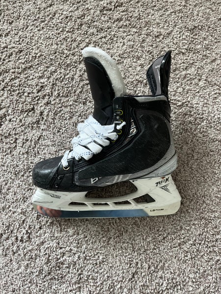 Used Bauer Regular Width Pro Stock Size 7.5 Vapor HyperLite Pro Hockey Skates