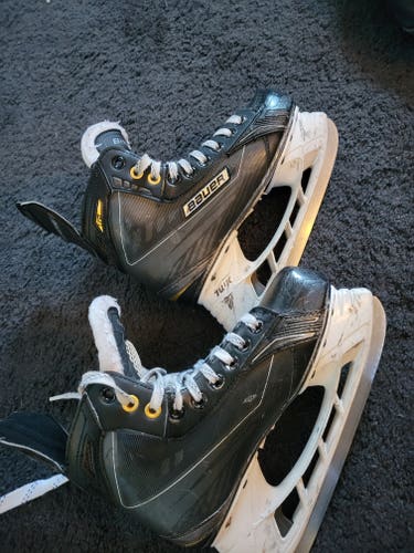 Junior Used Bauer Supreme One.7 Hockey Skates Regular Width Size 2.5