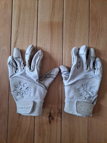 Used Rip It Medium Batting Gloves